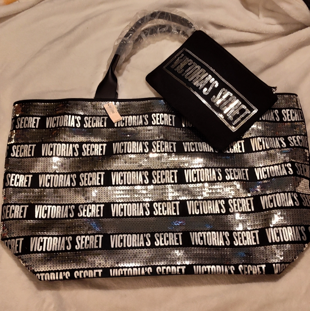NWT!!! VICTORIA'S SECRET TOTE & WRISTLET SET